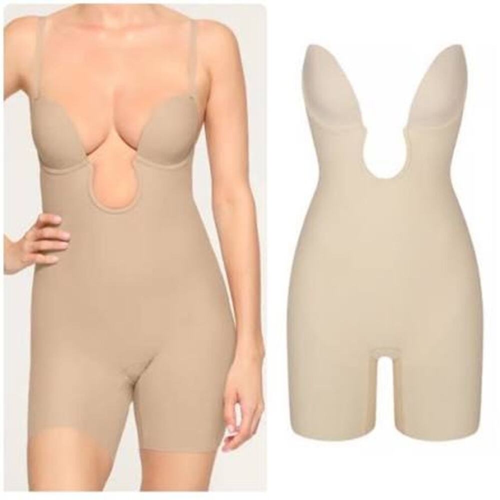 SKIMS Deep Plunge Shapewear Mid Thigh Bodysuit Clay Medium NWOT